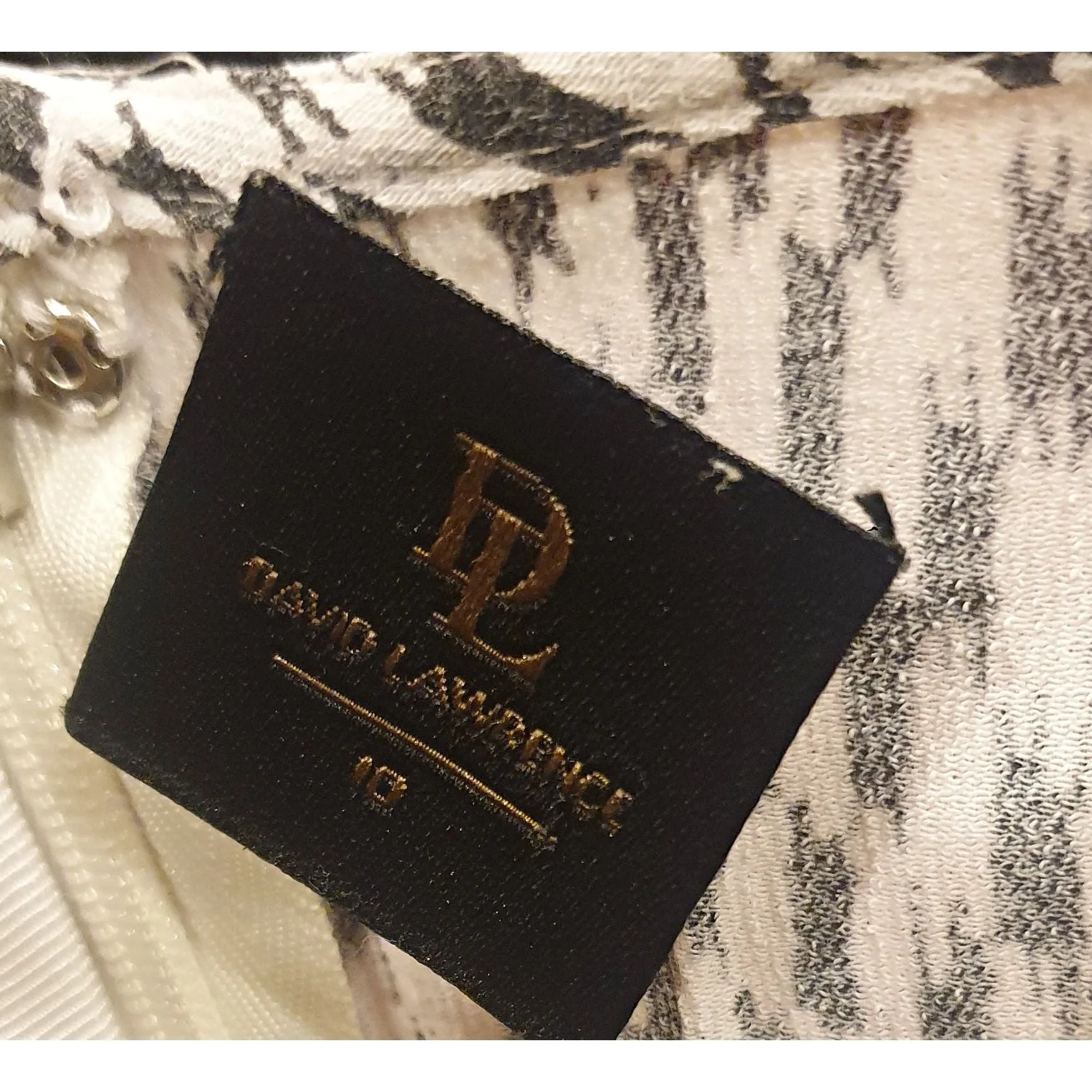David Lawrence black and white sleeveless dress with V-neck size 10