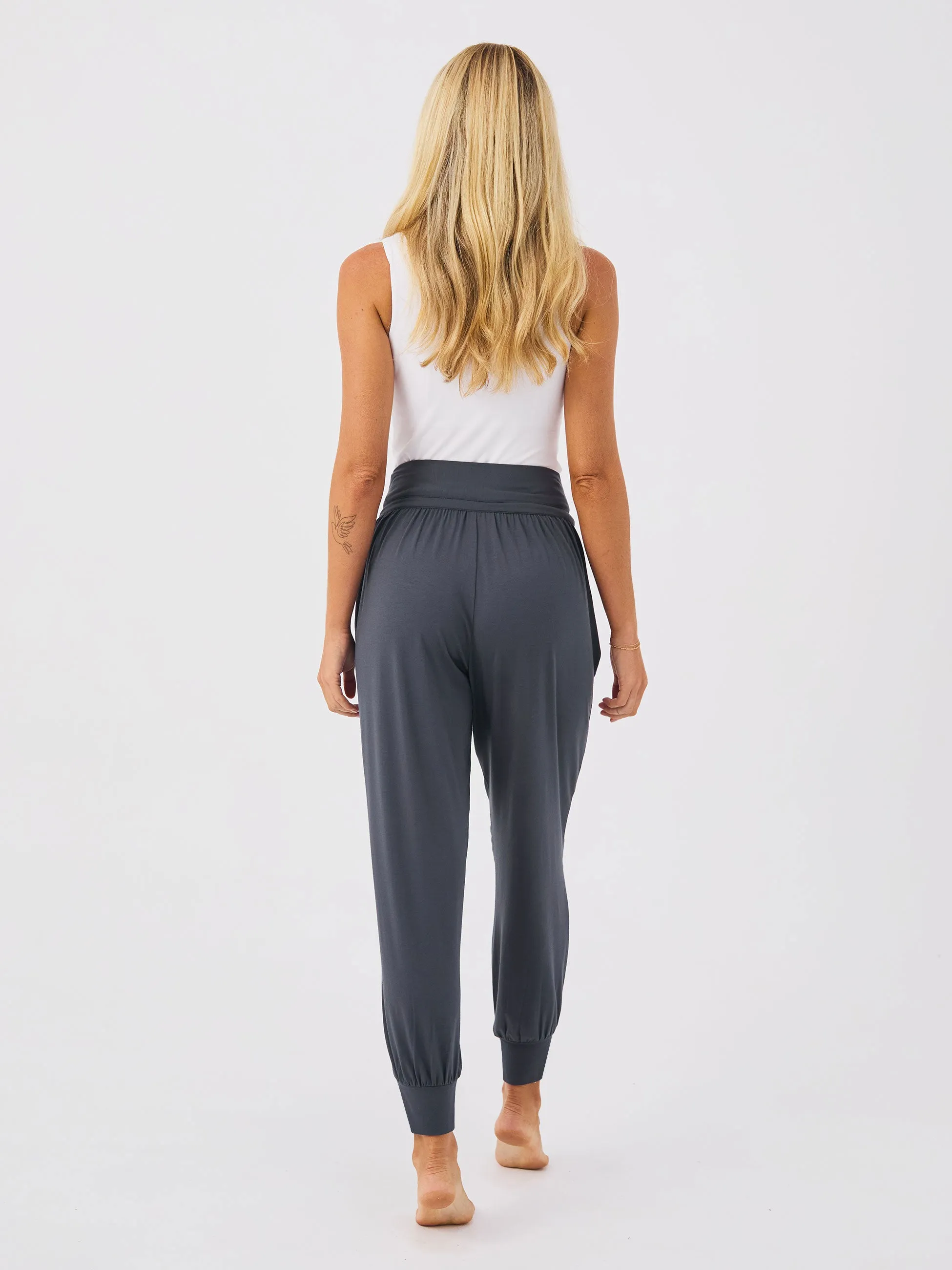 Exhale Cuffed Yoga Pant - Charcoal