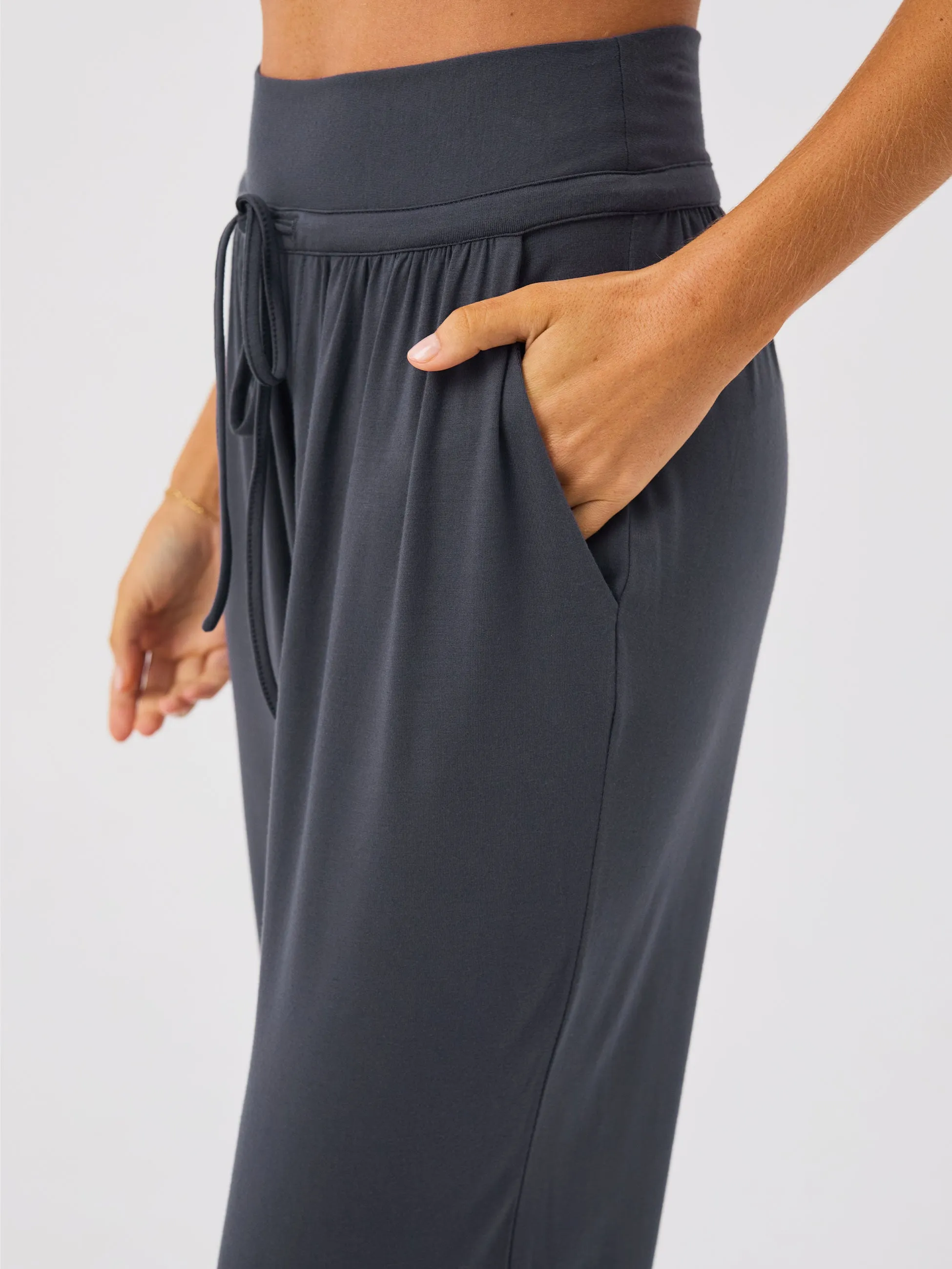 Exhale Cuffed Yoga Pant - Charcoal