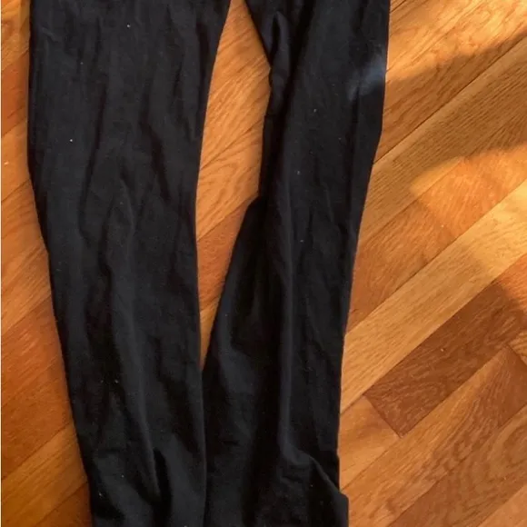 MUST GO ‼️ Victoria Secret Yoga Pants. Read Description below 👇