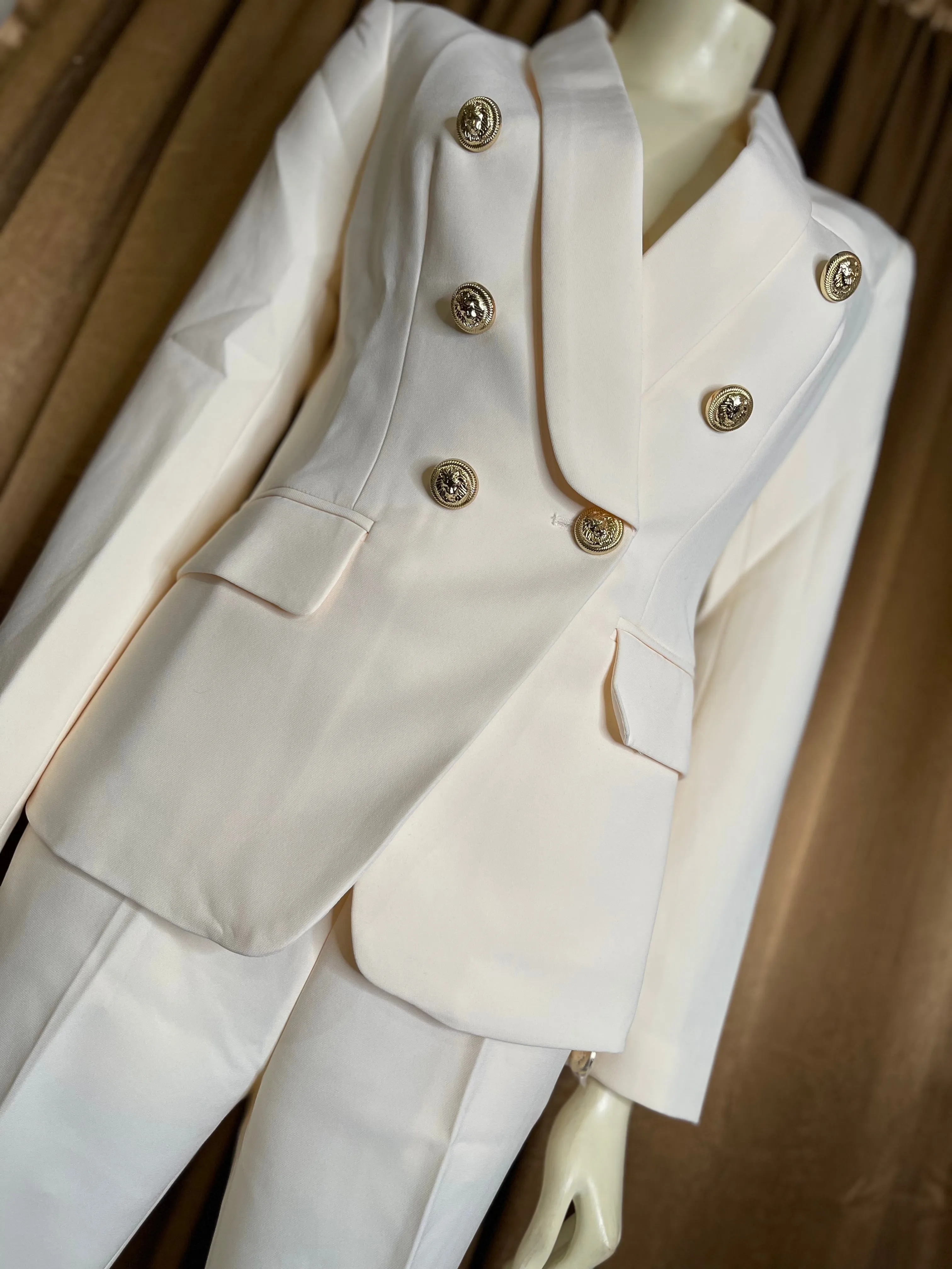 QUEEN MACHHLI” (CREAM)