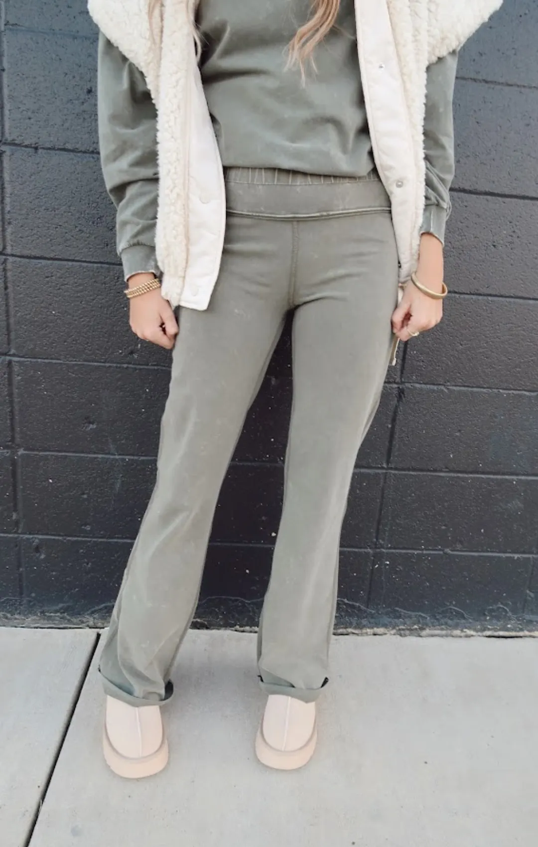 Raven Raw Edge Flare Yoga Pant