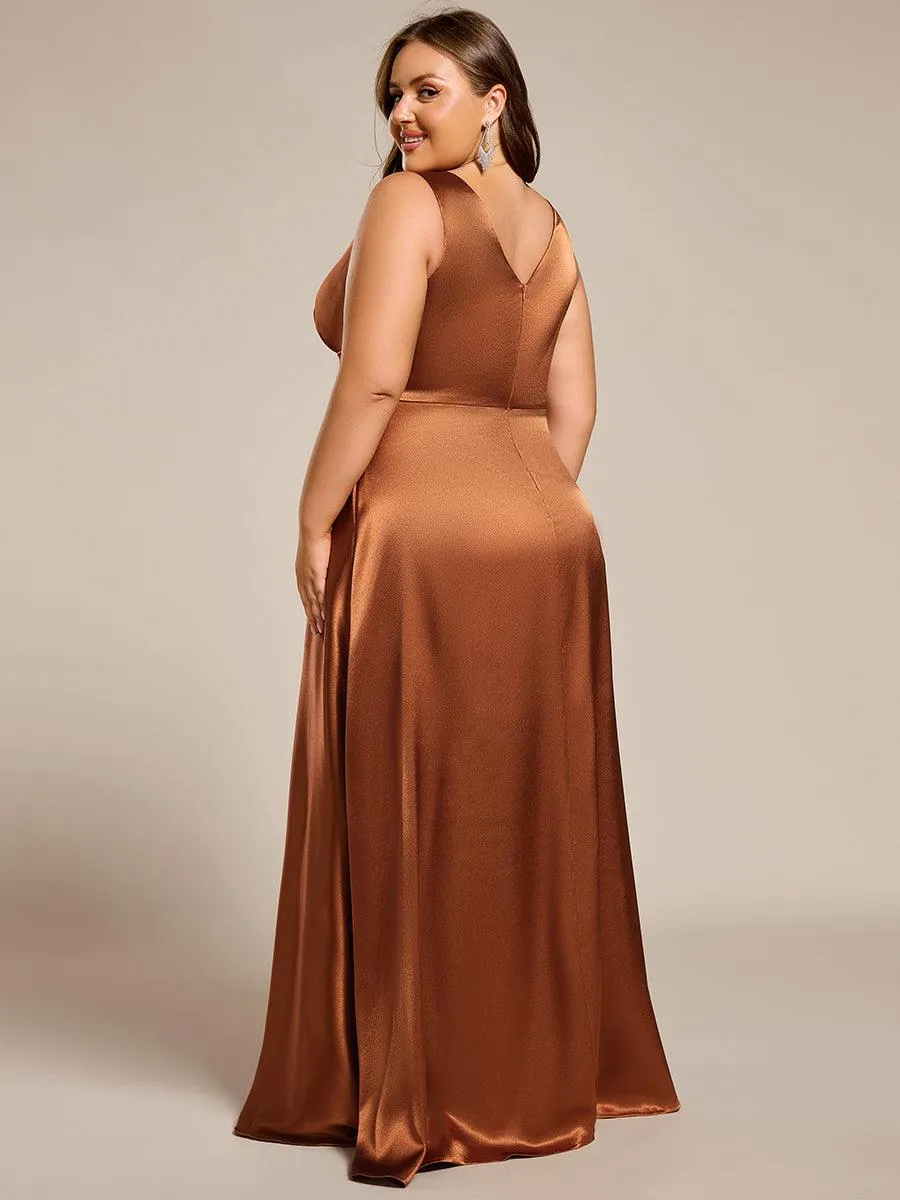 Robe de demoiselle d'honneur fendue en satin sans manches à col en V