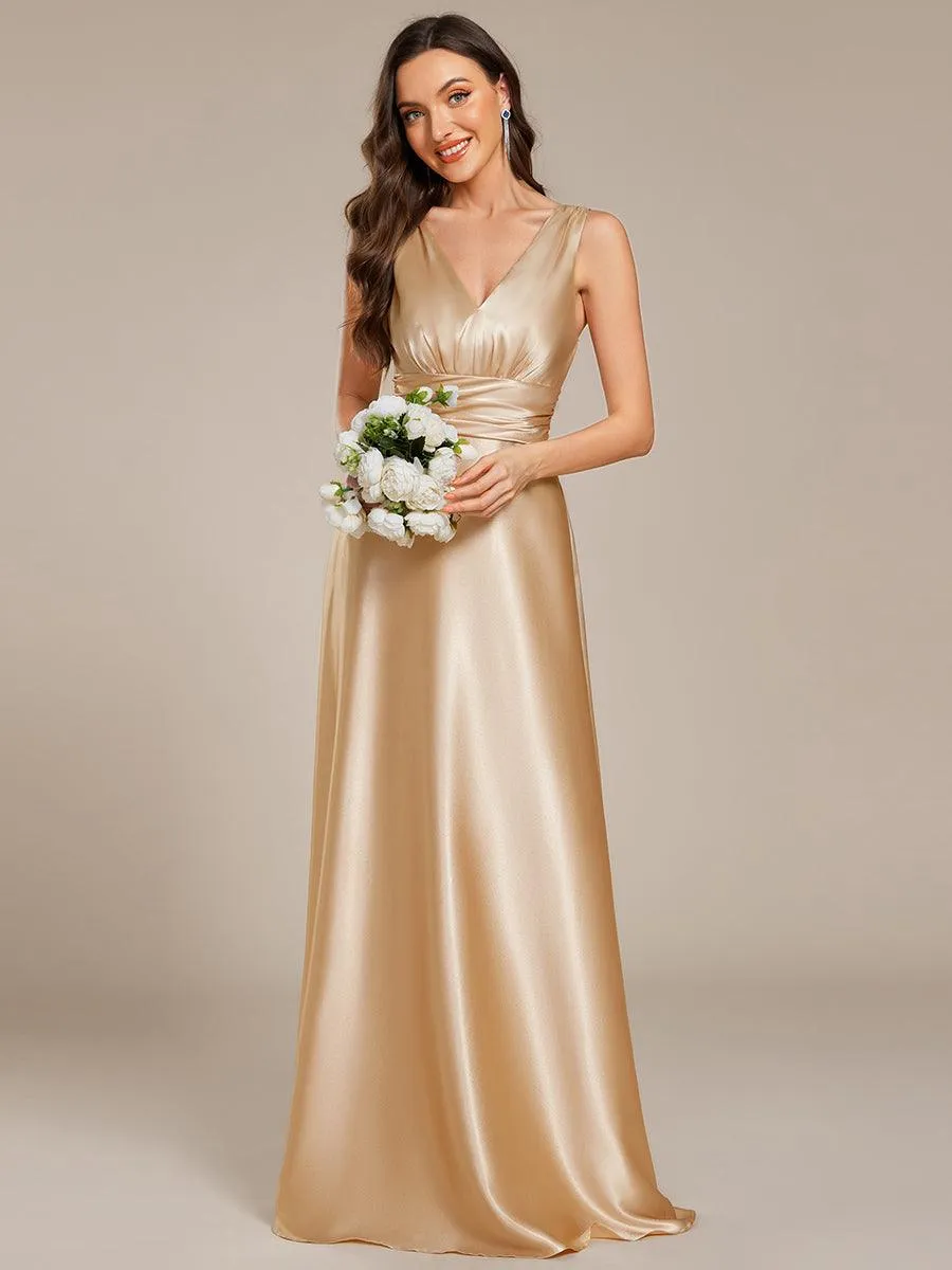 Robe de demoiselle d'honneur fendue en satin sans manches à col en V