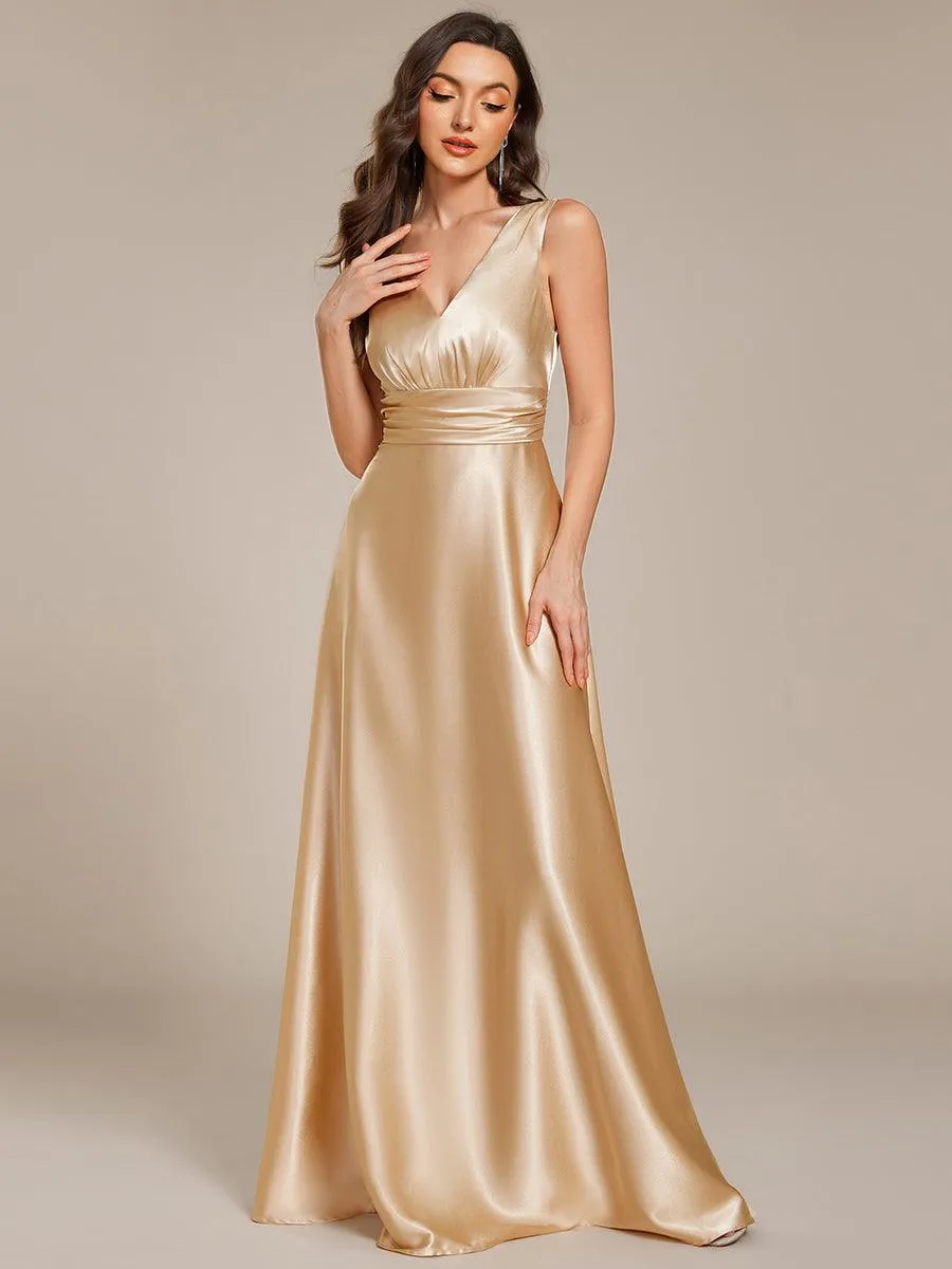 Robe de demoiselle d'honneur fendue en satin sans manches à col en V