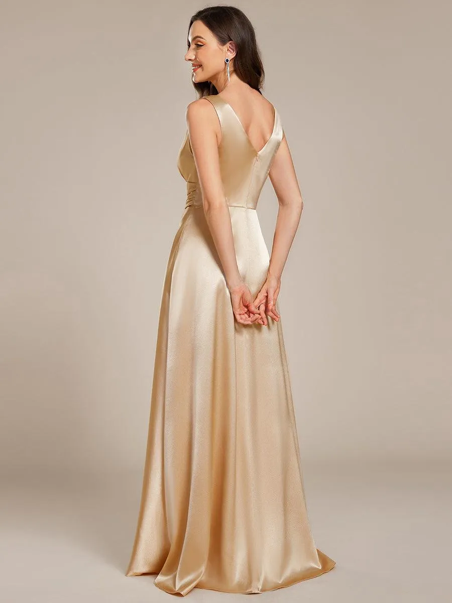 Robe de demoiselle d'honneur fendue en satin sans manches à col en V