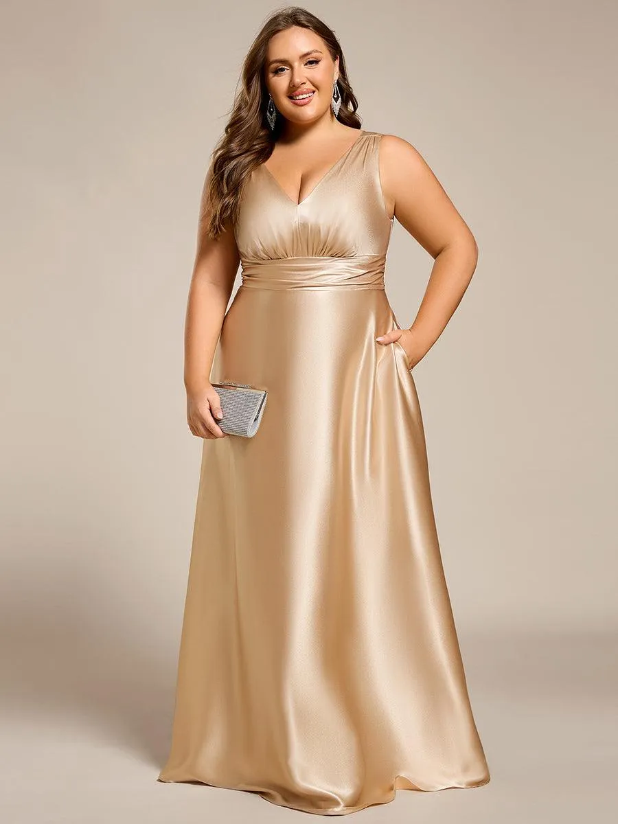 Robe de demoiselle d'honneur fendue en satin sans manches à col en V