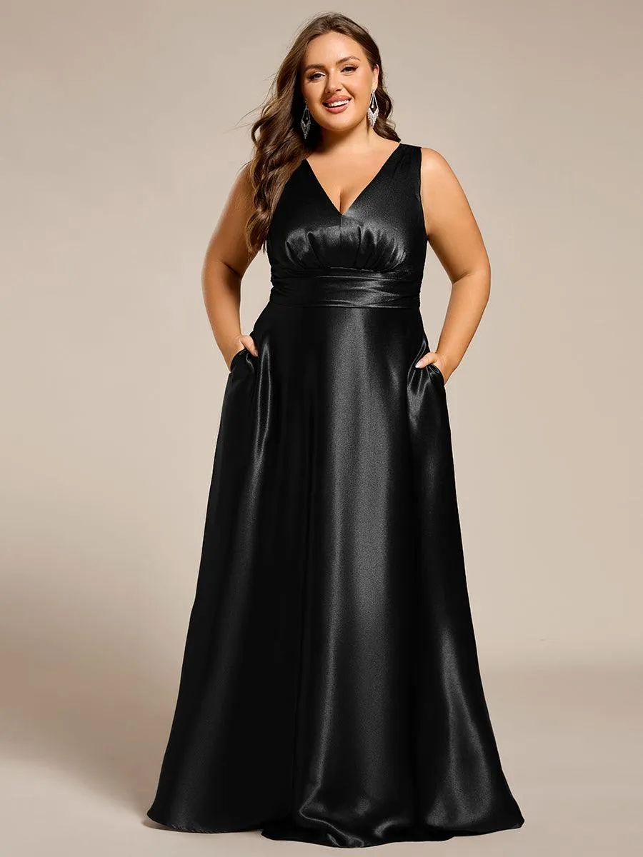 Robe de demoiselle d'honneur fendue en satin sans manches à col en V