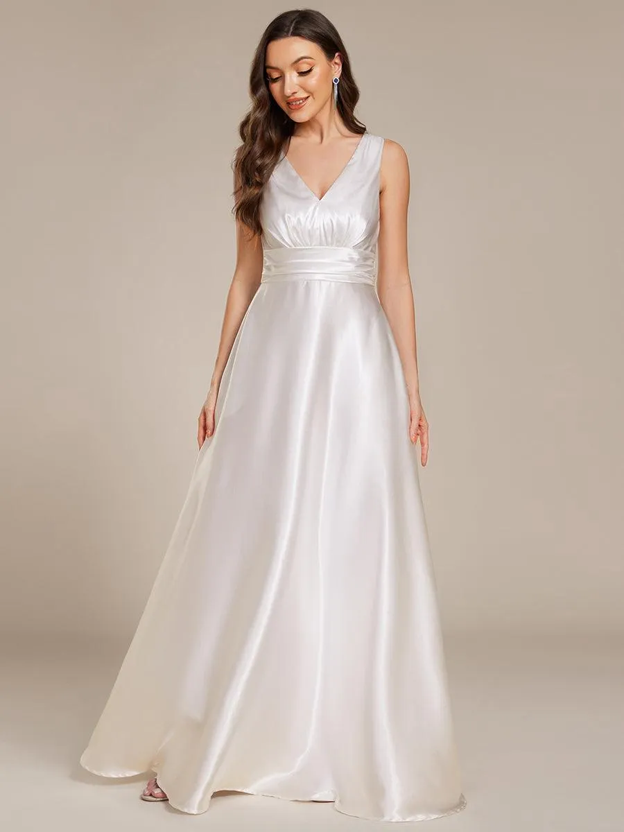 Robe de demoiselle d'honneur fendue en satin sans manches à col en V