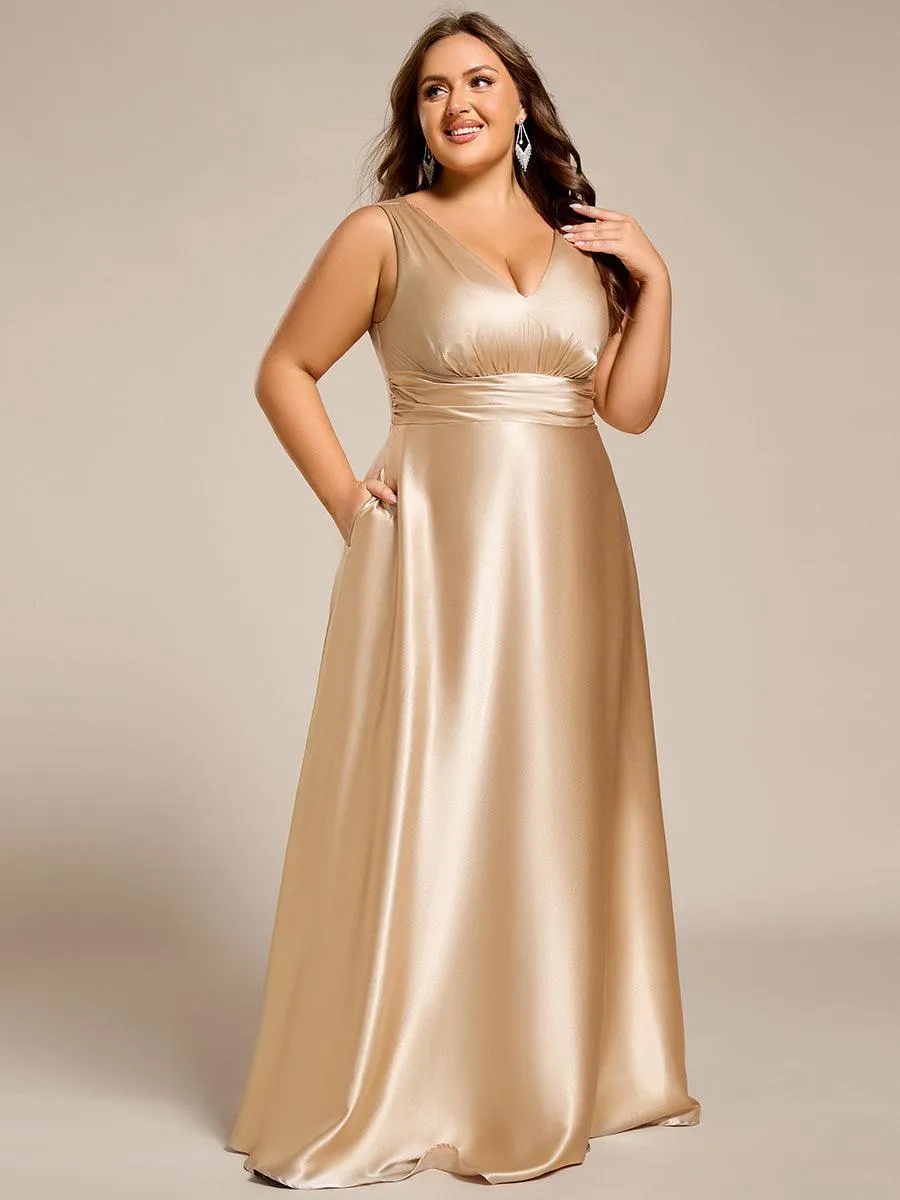 Robe de demoiselle d'honneur fendue en satin sans manches à col en V