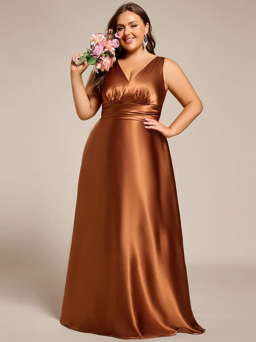 Robe de demoiselle d'honneur fendue en satin sans manches à col en V