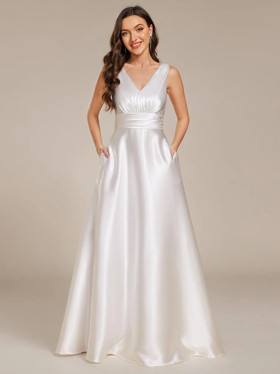 Robe de demoiselle d'honneur fendue en satin sans manches à col en V
