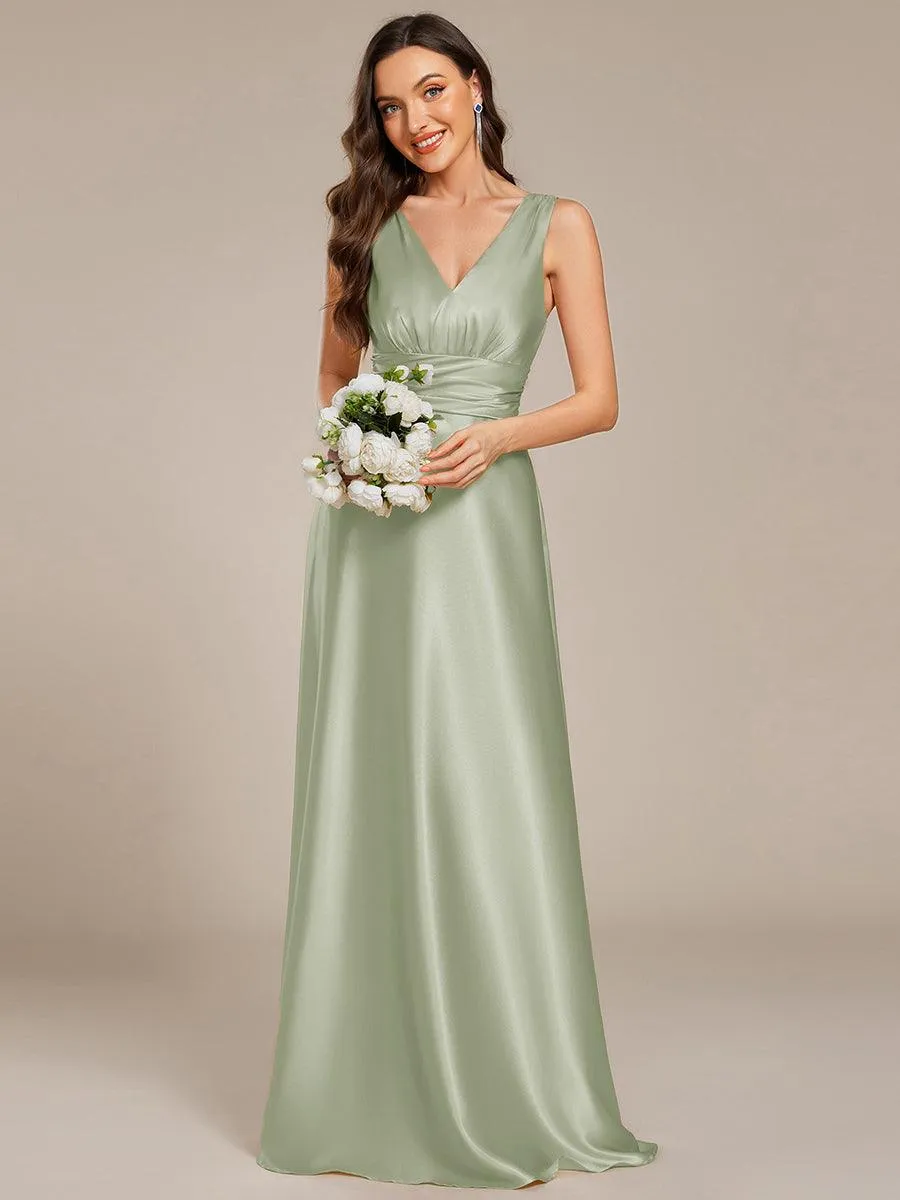 Robe de demoiselle d'honneur fendue en satin sans manches à col en V