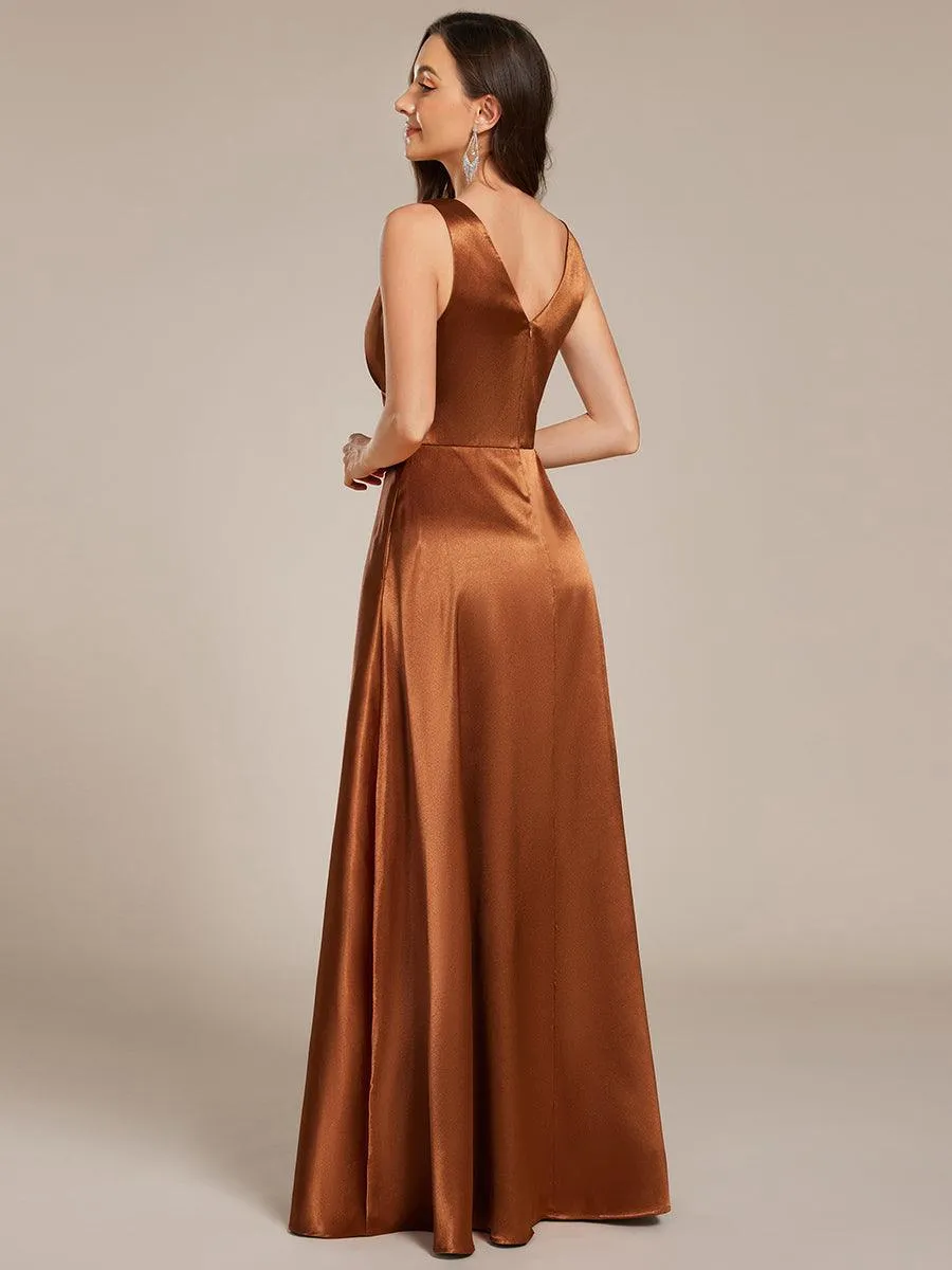 Robe de demoiselle d'honneur fendue en satin sans manches à col en V