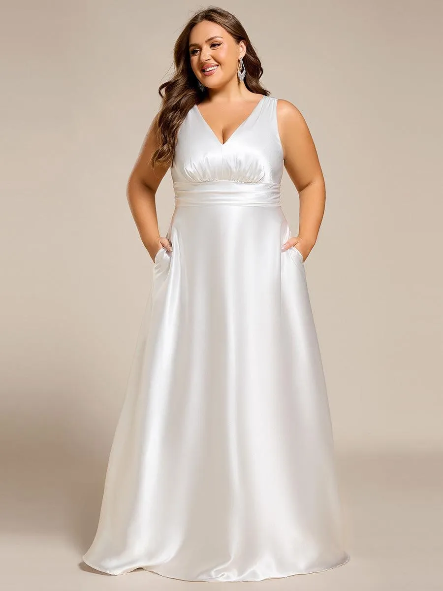 Robe de demoiselle d'honneur fendue en satin sans manches à col en V