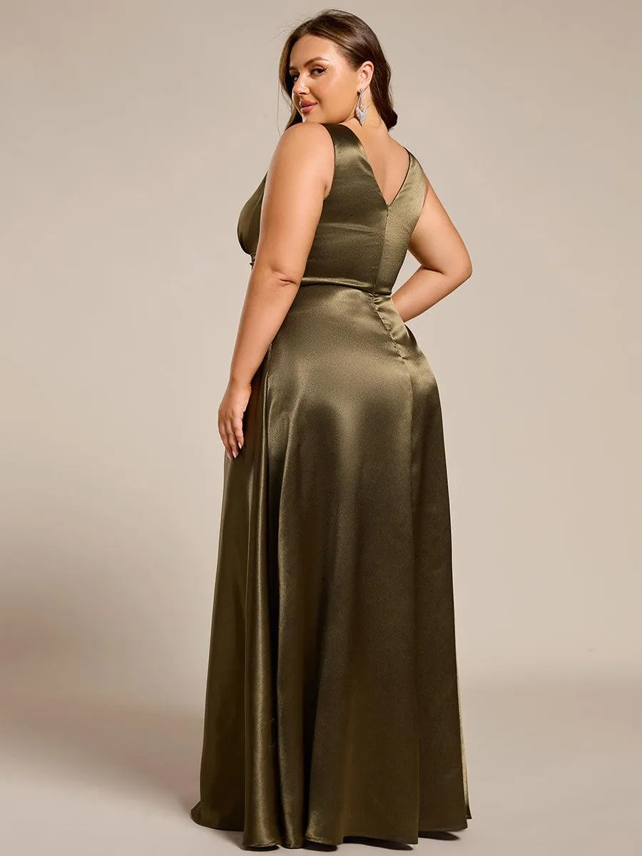 Robe de demoiselle d'honneur fendue en satin sans manches à col en V