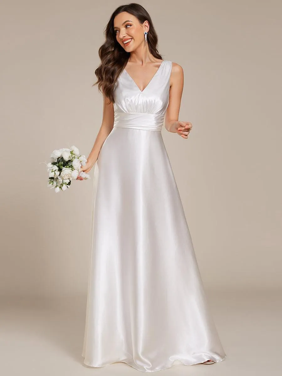 Robe de demoiselle d'honneur fendue en satin sans manches à col en V