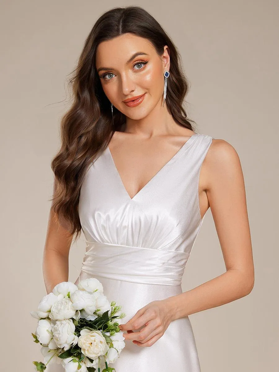 Robe de demoiselle d'honneur fendue en satin sans manches à col en V