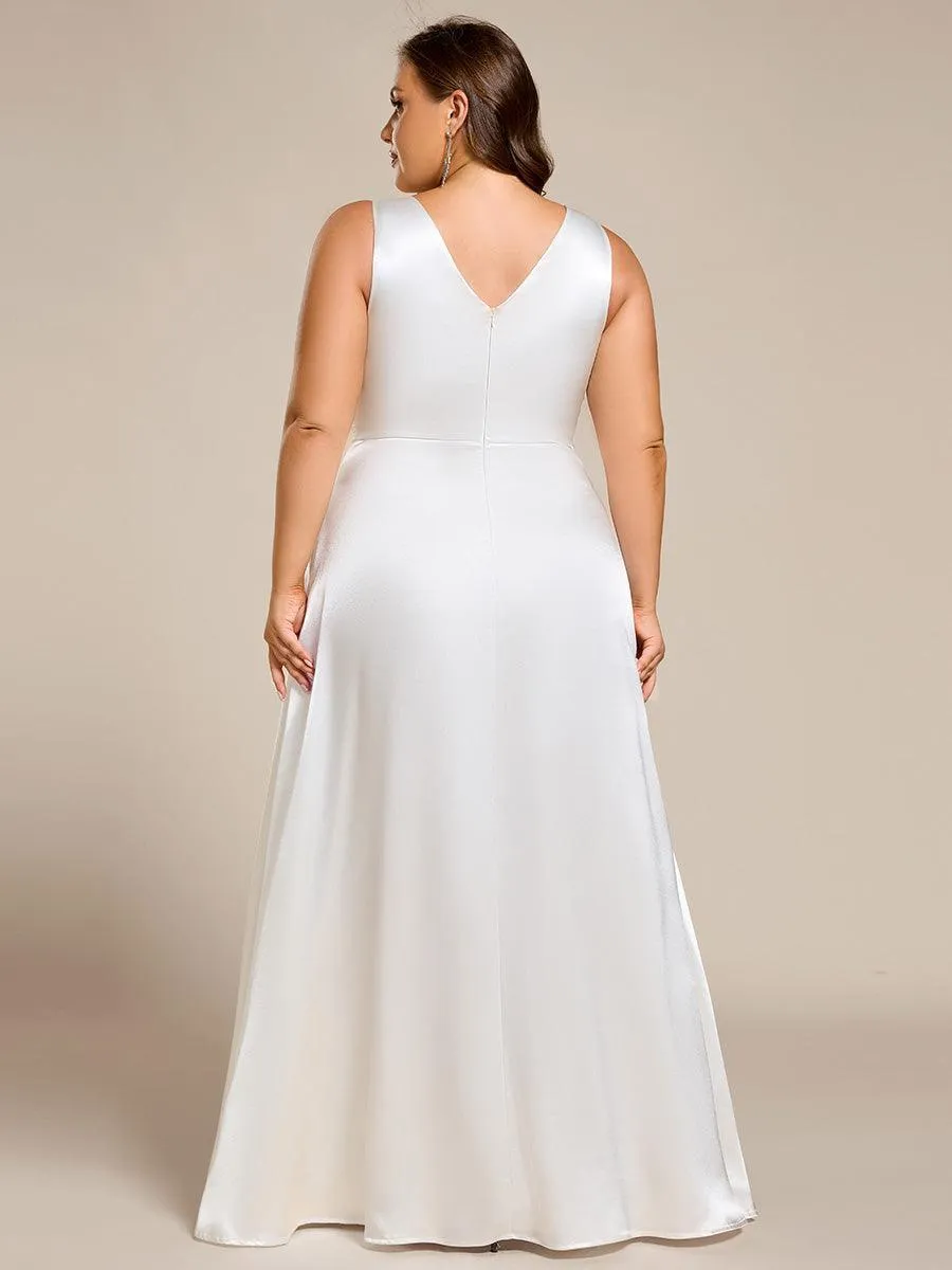 Robe de demoiselle d'honneur fendue en satin sans manches à col en V