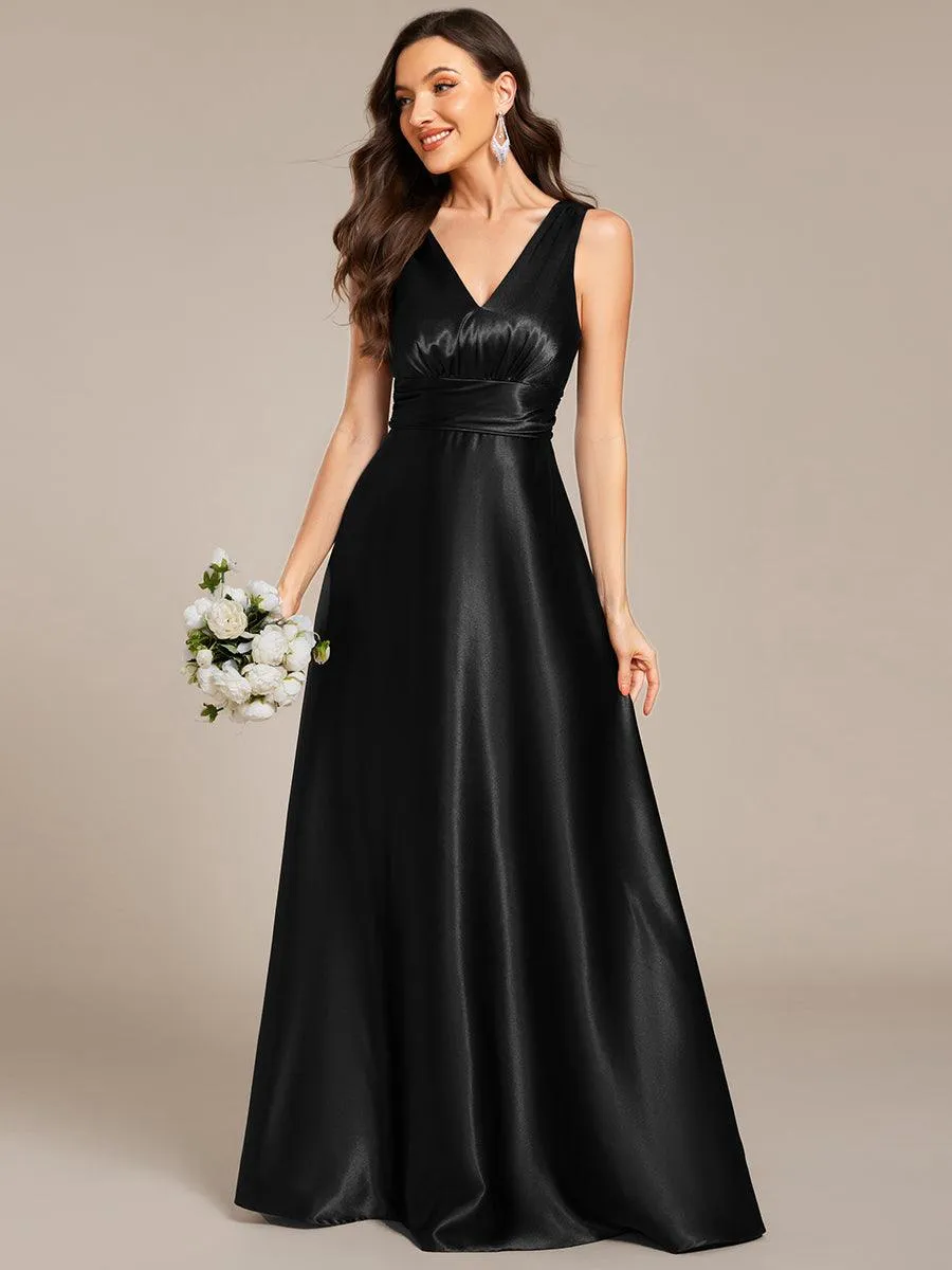 Robe de demoiselle d'honneur fendue en satin sans manches à col en V