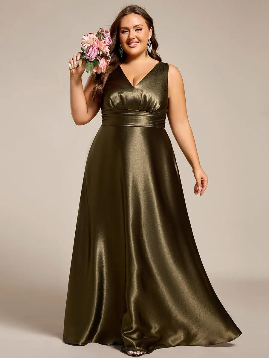 Robe de demoiselle d'honneur fendue en satin sans manches à col en V
