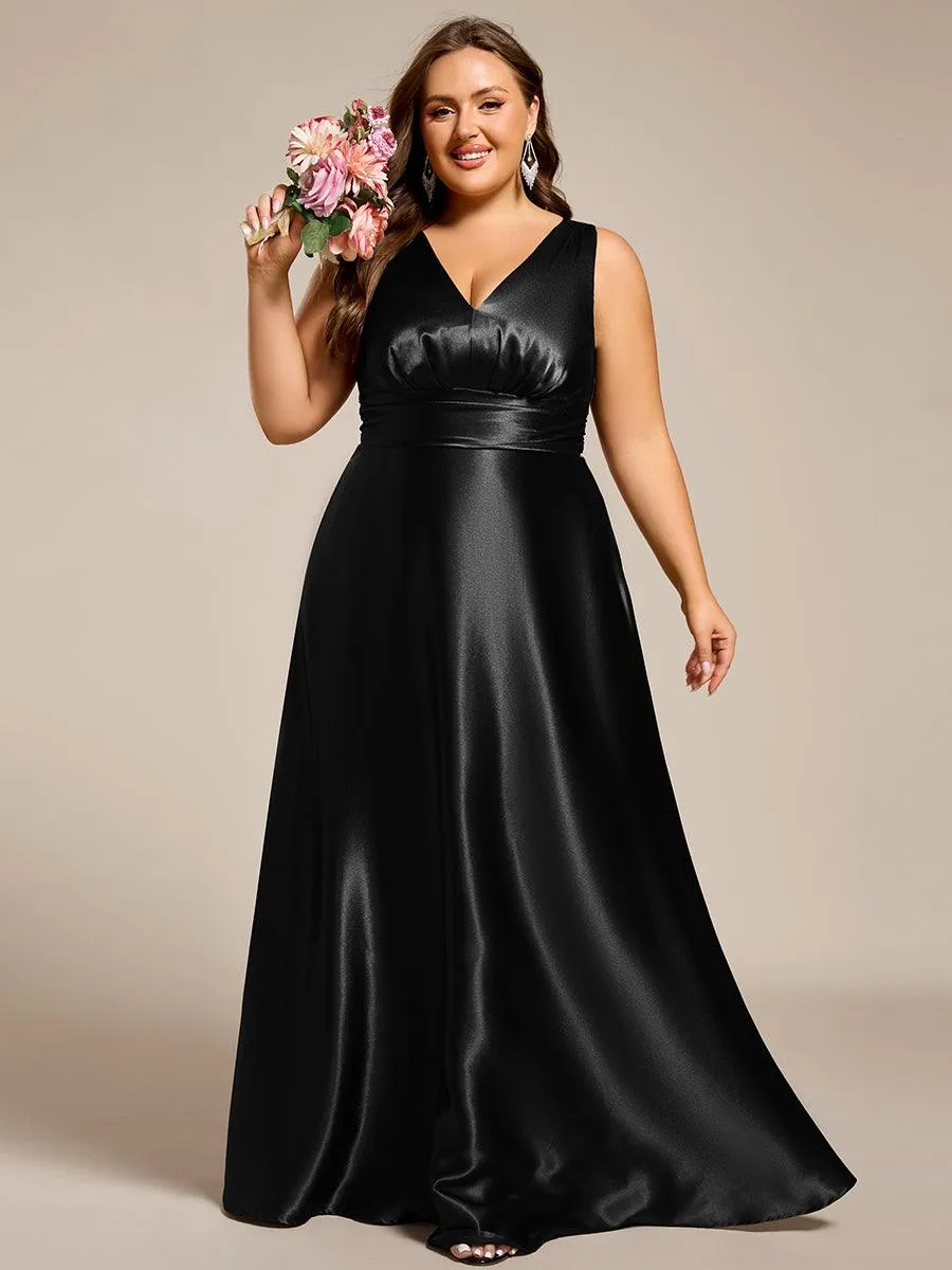 Robe de demoiselle d'honneur fendue en satin sans manches à col en V