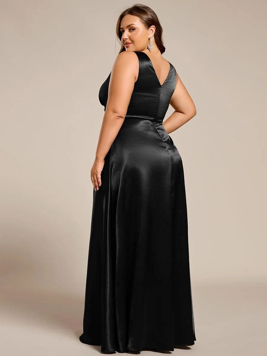 Robe de demoiselle d'honneur fendue en satin sans manches à col en V