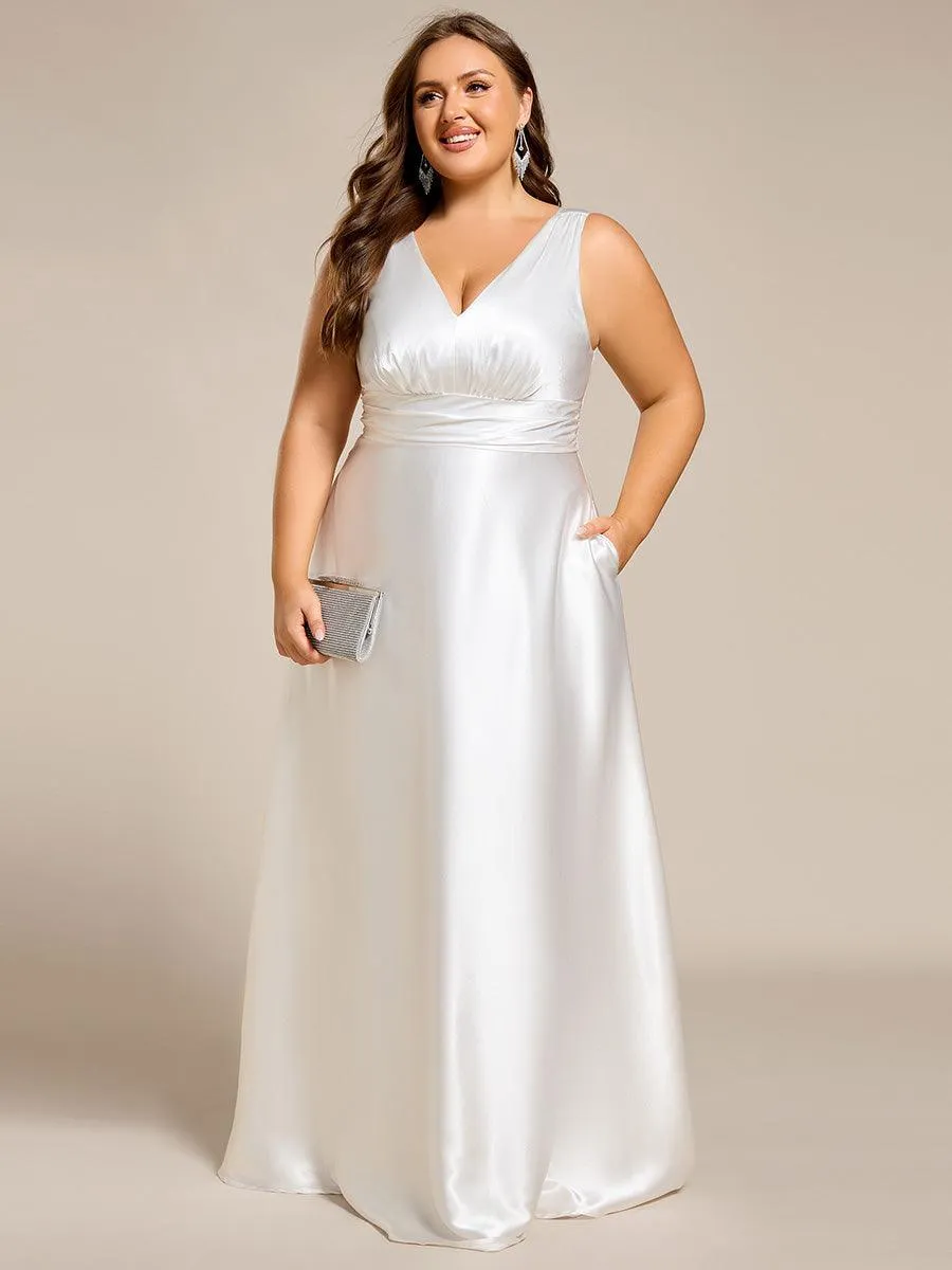 Robe de demoiselle d'honneur fendue en satin sans manches à col en V