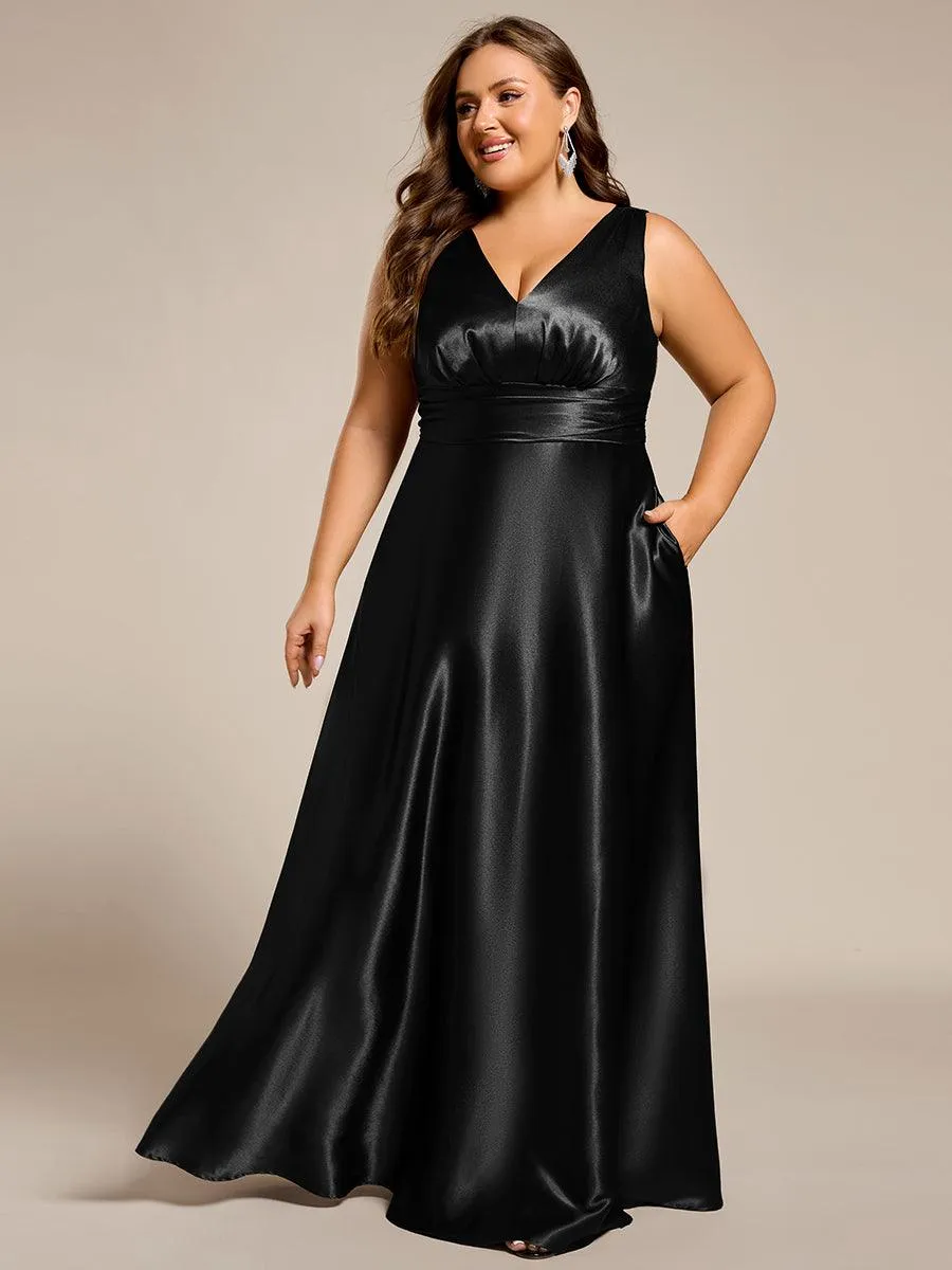 Robe de demoiselle d'honneur fendue en satin sans manches à col en V
