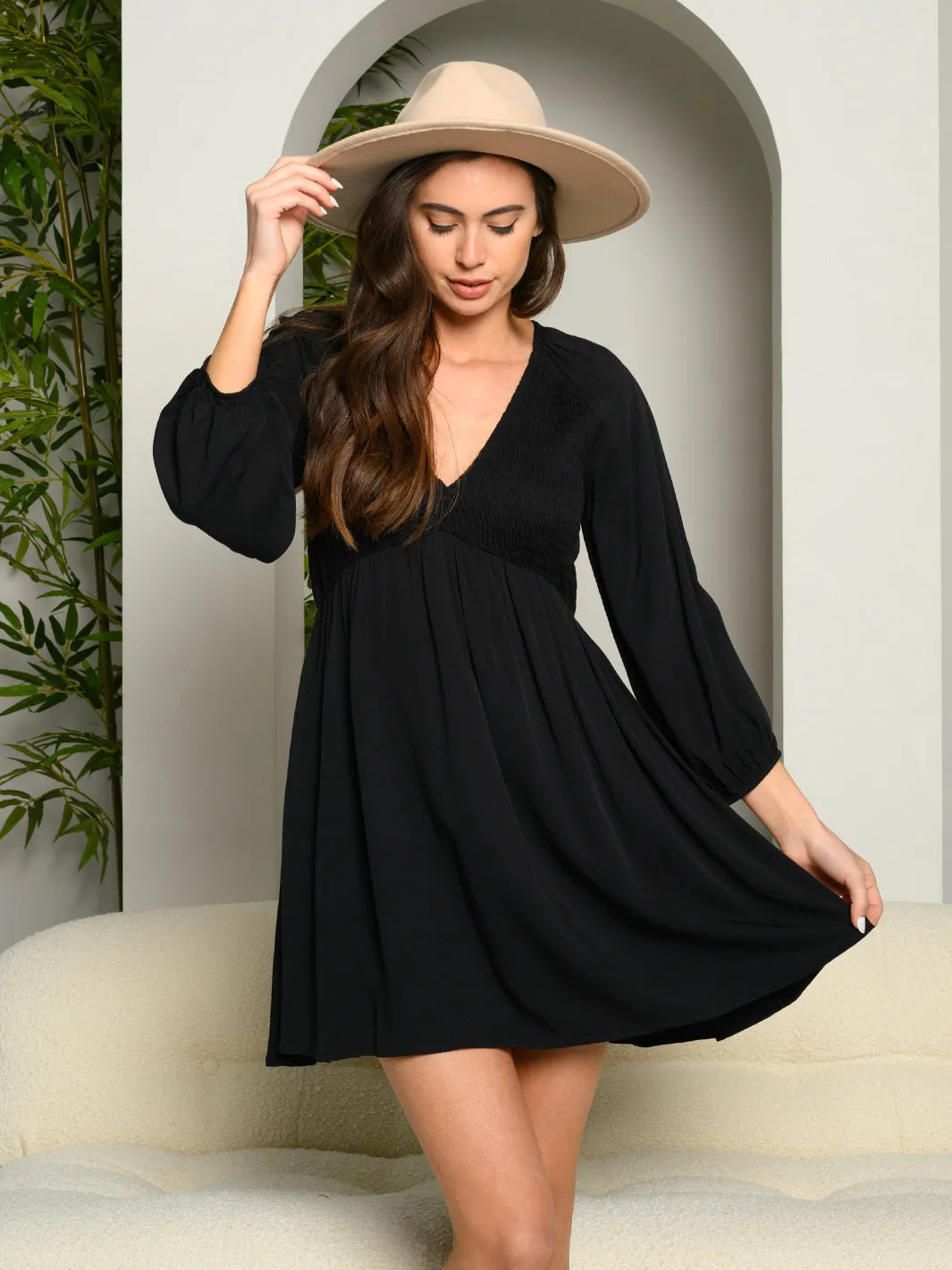 WOMEN'S V-NECK SMOCKING DETAIL MINI DRESS
